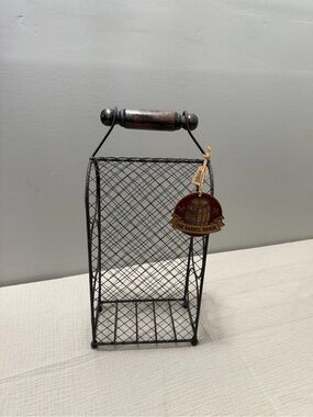 The Barrel Shack Wire Mesh Wine Holder with Wooden Handle